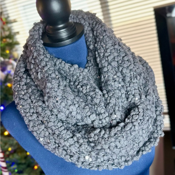 EUC Anthropologie Gray Chunky Knit Sequin Infinity Scarf - Picture 3 of 12